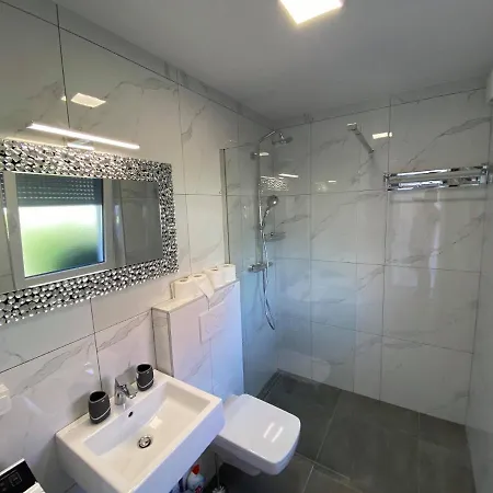 Lara**** Terme čatež Villa *